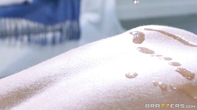 Juggy Pornstar Gets Fucked Hard During A Massage