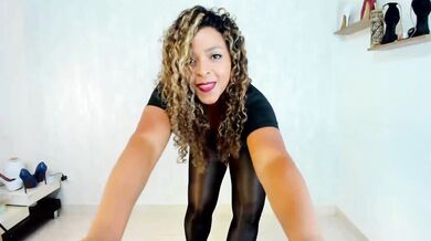 European Jadee Beauty Seduces In Ultra-Shiny Black Pantyhose