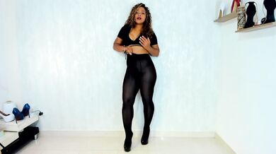 European Jadee Beauty Seduces In Ultra-Shiny Black Pantyhose