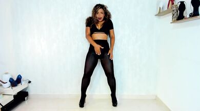 European Jadee Beauty Seduces In Ultra-Shiny Black Pantyhose