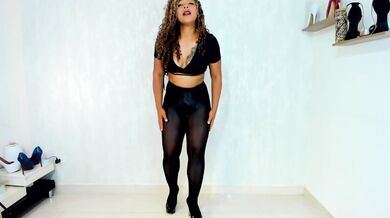 European Jadee Beauty Seduces In Ultra-Shiny Black Pantyhose