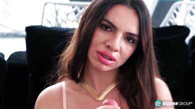 Raissa Bellini Masturbates With Her Toy