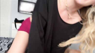 Hot Babe With Glasses As Perfect Fappening Material