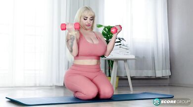 Francii Has A Toe-Curling Workout