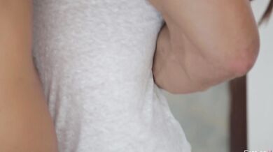 Cum On Jodi Taylor's Hairy Pussy