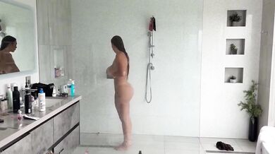 Neighbour Is Wet From Rain So I Offered Her A Hot Shower And My Hard Cock