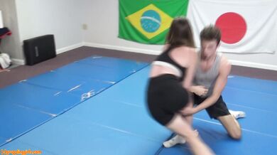 Boyfriend gets beaten by girlfriend's friend