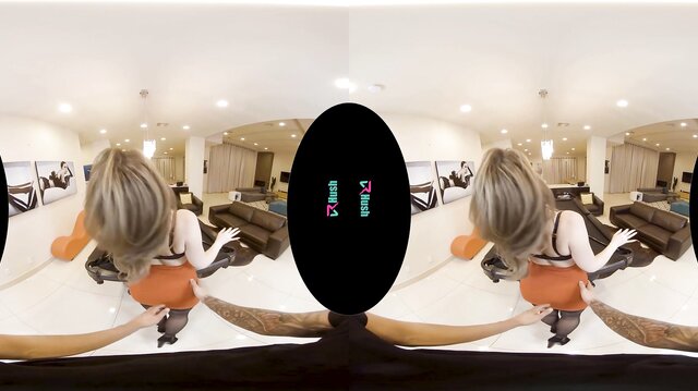 VR-Spielzeit mit Emily Addison