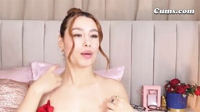 Gorgeous Babe Gives A Sexy Blowjob