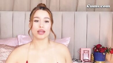 Gorgeous Babe Gives A Sexy Blowjob