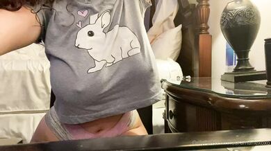 Big Tits Under My T-Shirt