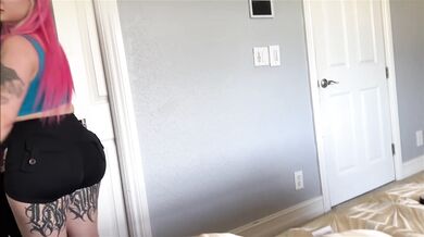 Horny Roommate Skylar Vox