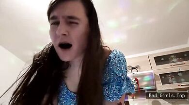 Squirting amateur with hairy pussy on webcam