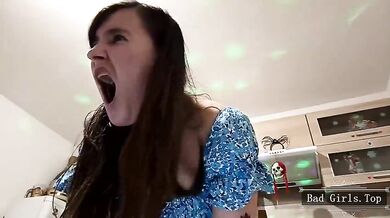 Squirting amateur with hairy pussy on webcam