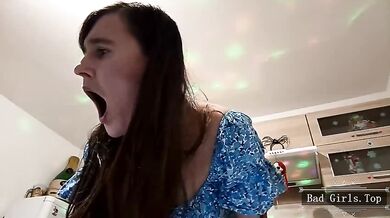 Squirting amateur with hairy pussy on webcam