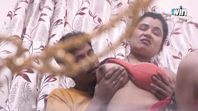 Desi-BBW-MILF Bhabhi genießt heißen Sex