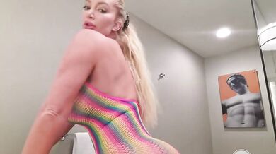 Hottie Nicolette Shea