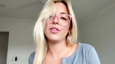 Horny Stepsister Lola Cheeks