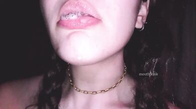 Finger deepthroating makes me drool like hell
