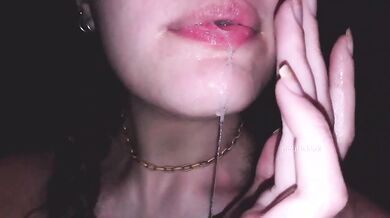 Finger deepthroating makes me drool like hell