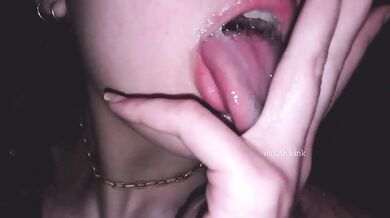Finger deepthroating makes me drool like hell