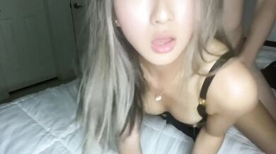 Asiatisches Babe wird von hinten gefickt