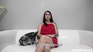 Danika smaruje siÄ™ olejkiem i bawi siÄ™ swoim rÃ³Å¼owym wibratorem