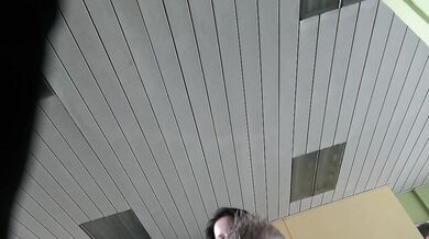 Horny guy surprises the hairdresser with a hard dick