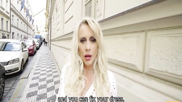 Odhalená nevěra MILF blondýnky