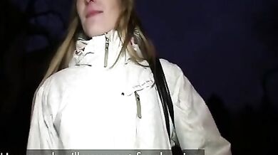 Amatérská nymfomanka šuká za rychlý prachy