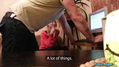 Opravář počítačů šuká zoufalou ženu