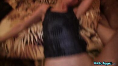 Opravář počítačů šuká zoufalou ženu