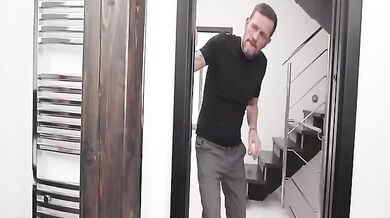 Nevlastný otec šuká svoju nevlastnú dcéru Simon Kitty