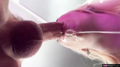 Gigi Sweets shows off her huge natural hanging boobs!