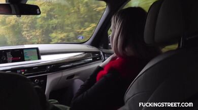 Samaritan helps lonely blonde girl