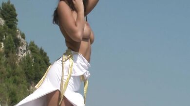 Dominno undresses on the beach