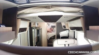 Dívka z ulice šuká náhodného chlápka v karavanu - Freya Dee