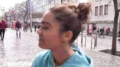 Gitana tetona folla por dinero en el sótano