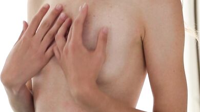 Hubená teenka s copánky