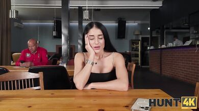 Ara Mix cheats on her boyfriend