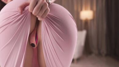 Amateur Asian Solo Teases With a Toy