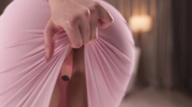 Amateur Asian Solo Teases With a Toy