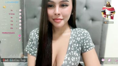 Petite Teen Babe Shows Super Hot Natural Big Boobs