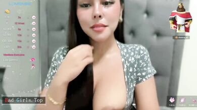 Petite Teen Babe Shows Super Hot Natural Big Boobs