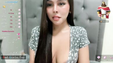 Petite Teen Babe Shows Super Hot Natural Big Boobs