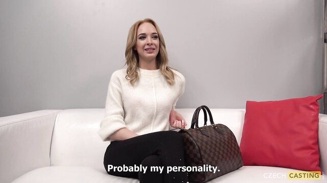 Die tschechische Schönheit Tatiana Lialina beim Teasing vor der Kamera