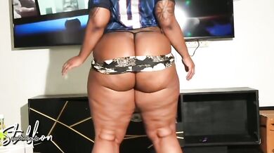 Curvy Ebony Woman Flaunts Her Huge Ass