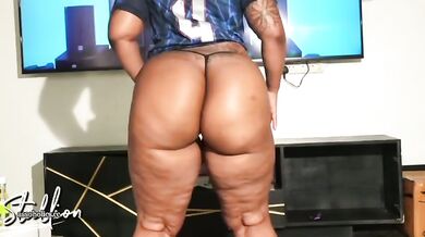 Curvy Ebony Woman Flaunts Her Huge Ass