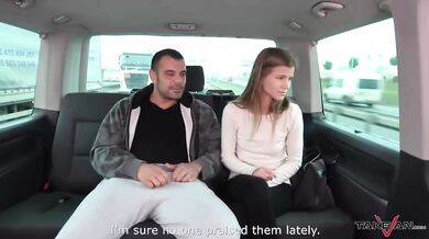 Sarah Kay je ošukána během pracovního pohovoru