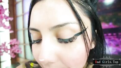 A Big Booty Babe's Fetish Blowjob And Close-Up Anal Fingering